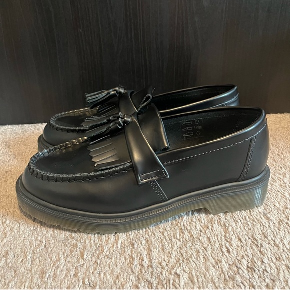 [SOLD ON DEPOP] DR. MARTENS ADRIAN SMOOTH LEATHER TASSEL LOAFERS - Picture 3 of 7
